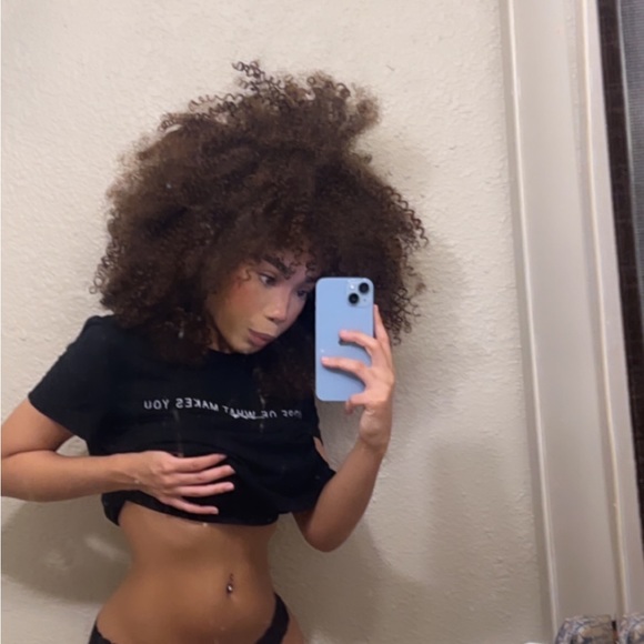 Meet your Posher, Diamond - Picture 3 of 6